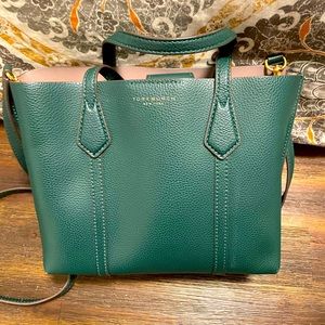Tory Burch - mint condition barely used leather crossbody bag